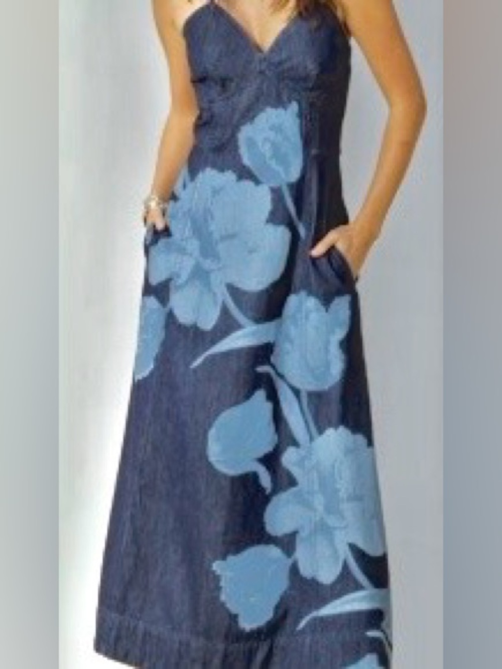 Light Blue Floral Abstract Printed Dark Denim Maxi Dress by Sunbelt: Size Large